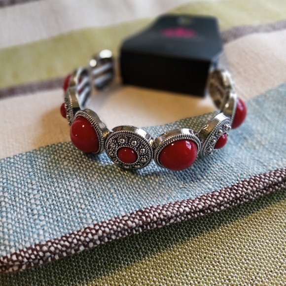 4/$15 Paparazzi Red stone bracelet/